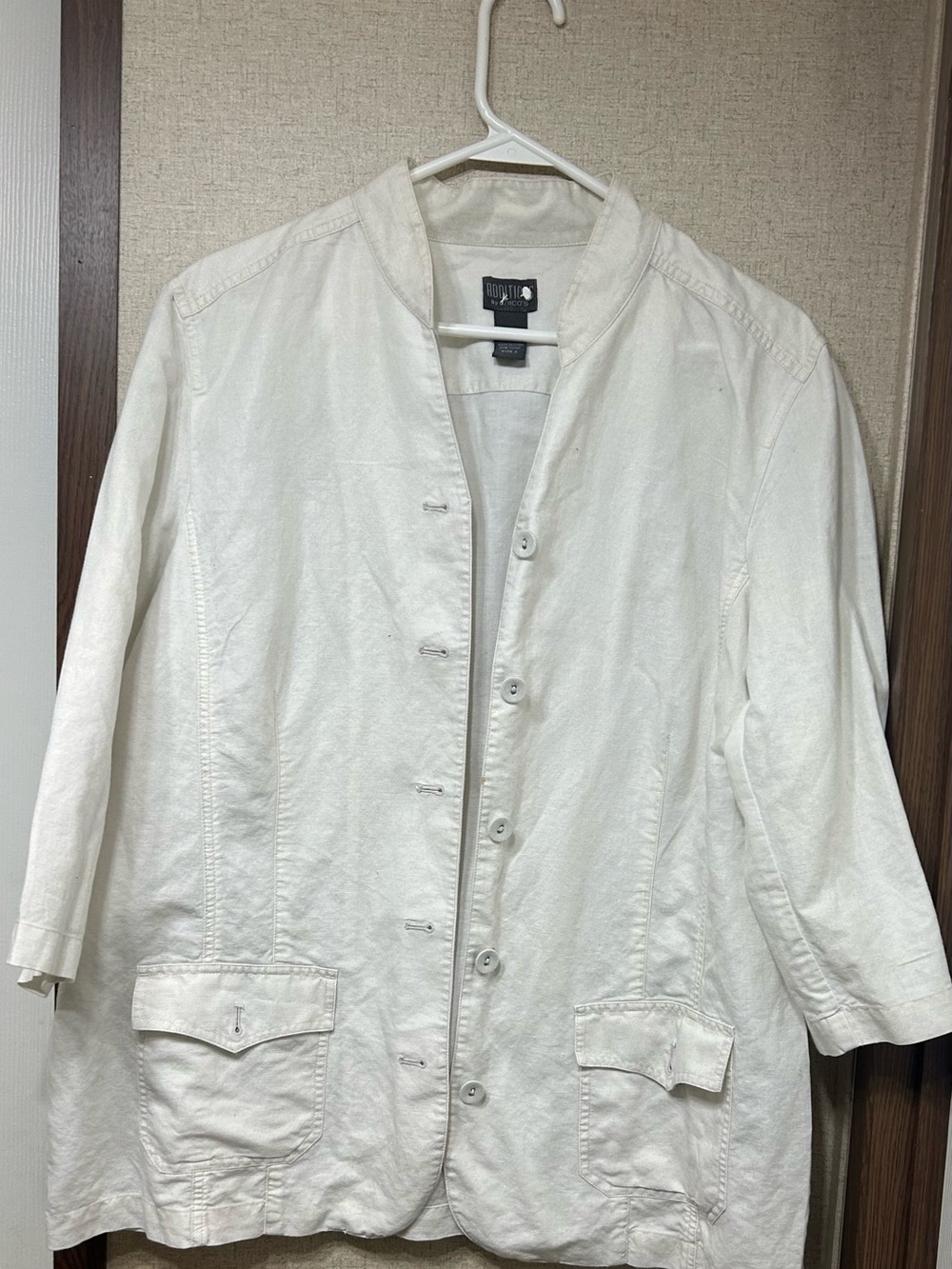 Women's White Button-Front Jean Jacket with Flap Pockets